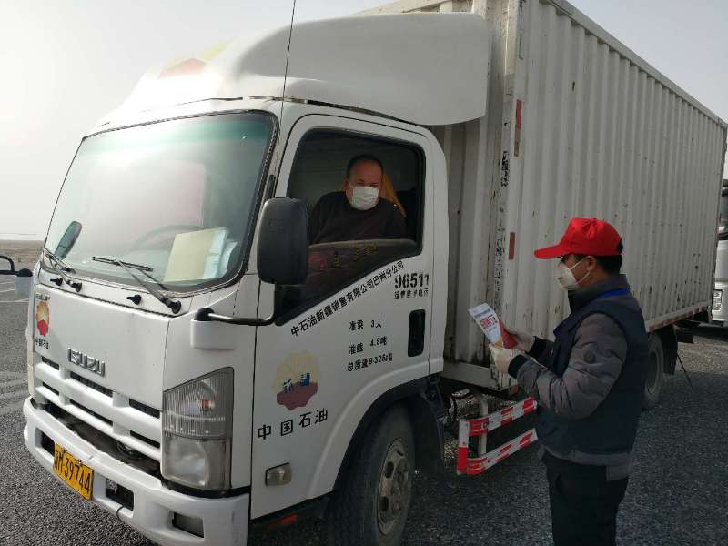 轮南镇西环路卡点执勤1.jpg