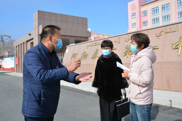 阿勒泰地区成立两个巡回督导组,灵活编组深入到中小学,工矿企业