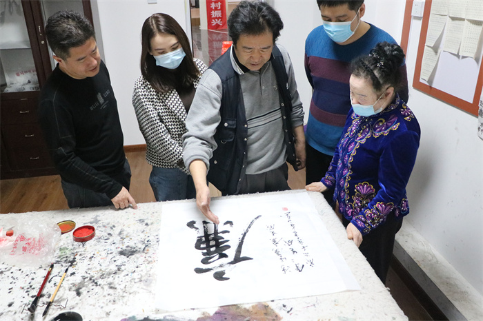 1.“以德传家，知耻倡廉”。库尔勒市萨依巴格街道通过举办“廉洁微课堂”，带领广大党员领导干部家属学廉史、读廉语、写廉字、践廉行，以实际行动传播清廉正能量。（库尔勒市纪委监委 葛会团 摄）.jpg