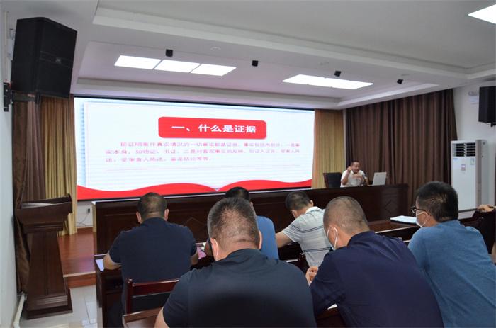 2.尉犁县党委巡察办通过组织巡察干部全员培训，进一步明晰巡察制度内容、工作程序、职责等，不断加强巡察干部基本功，努力锻造政治素质高、专业化能力强、敢于善于斗争的巡察铁军。（尉犁县纪委监委  孙燕 摄）.jpg