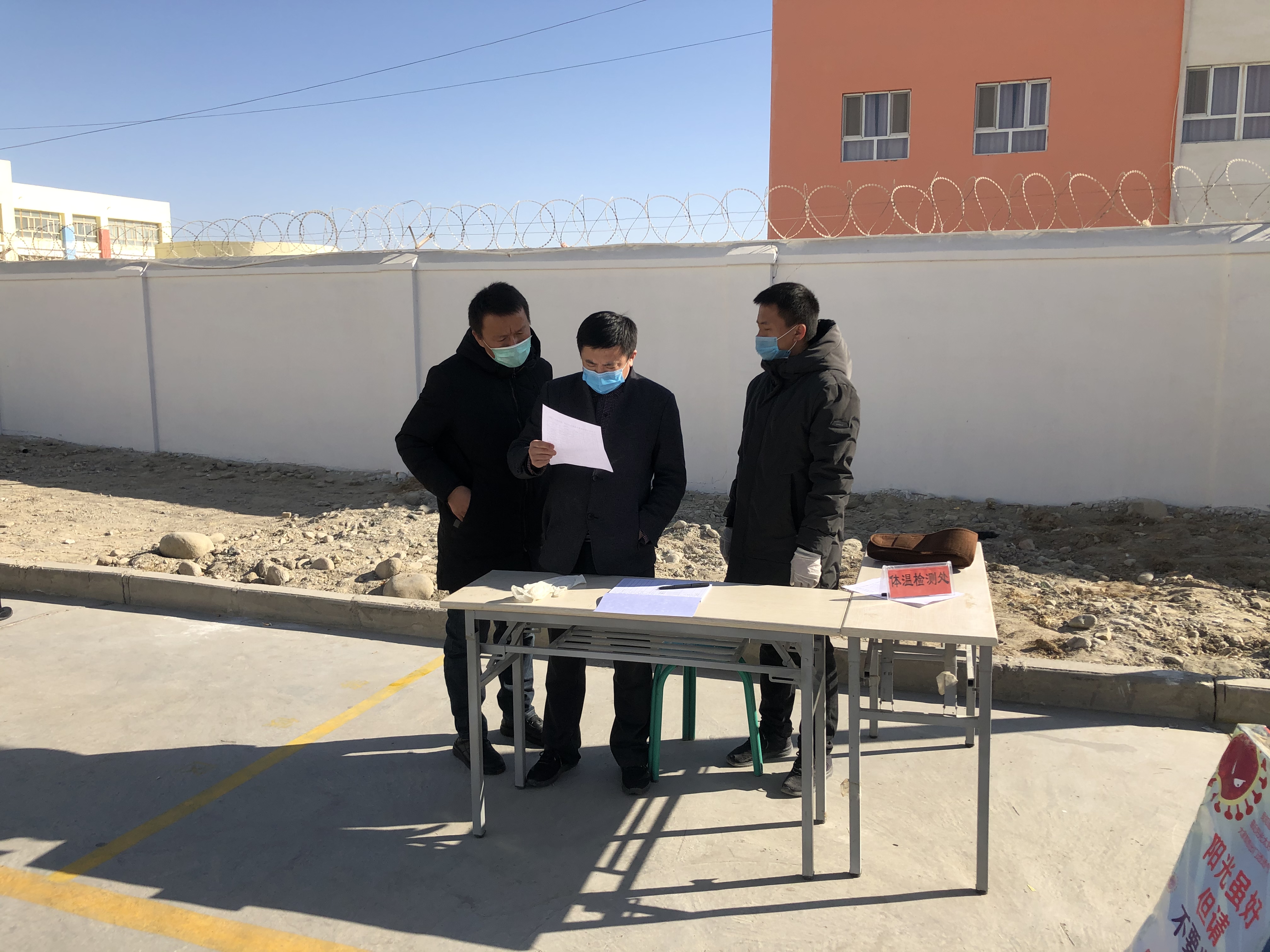 巴州纪委监委第四监督检查组在若羌县文化社区监督检查.jpg