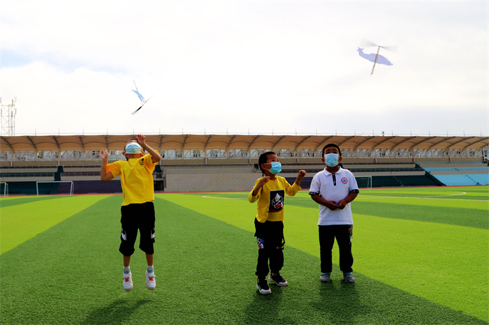 f128b387240a76c570f3afb375cb8a65.jpg 图七:科技成就梦想,拥抱智慧生活。(戴冬 摄).jpg