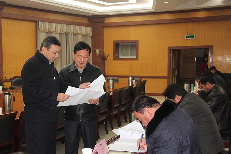 地委副书记,纪委书记热甫卡提·努热合曼,地委组织部长张正荣巡视考场