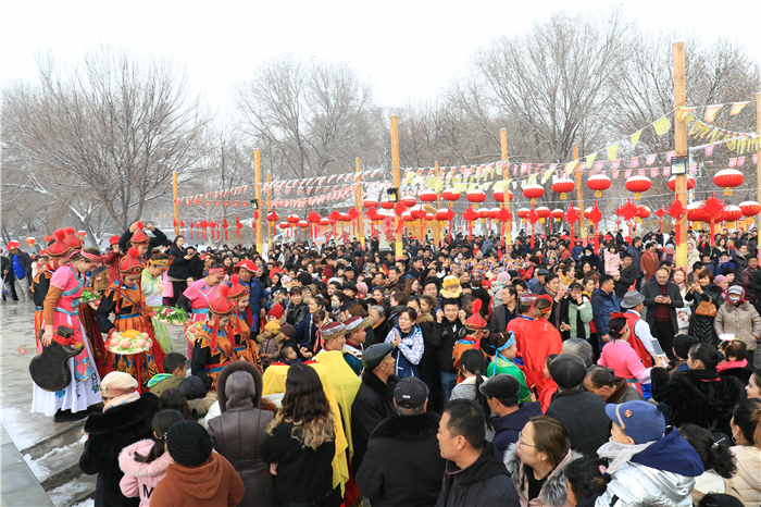 【镜头】锡伯古城新春庙会年味浓