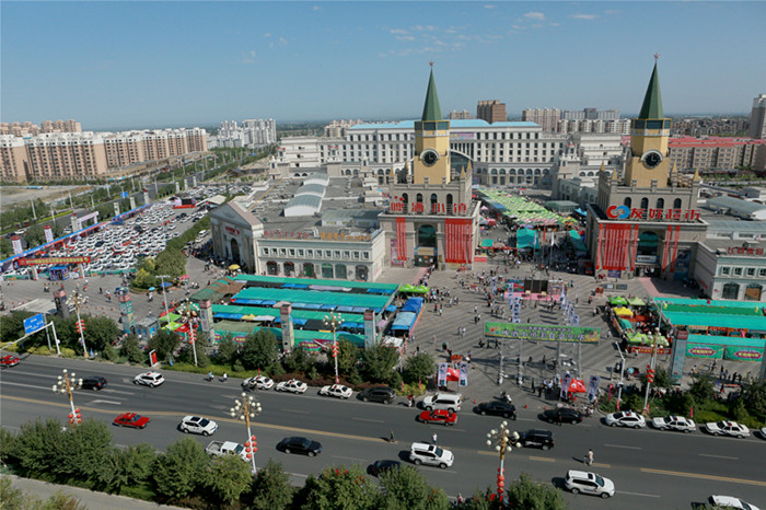 乌苏市以啤酒为媒,迎四方宾朋,啤酒带动旅游,文化积淀深厚.